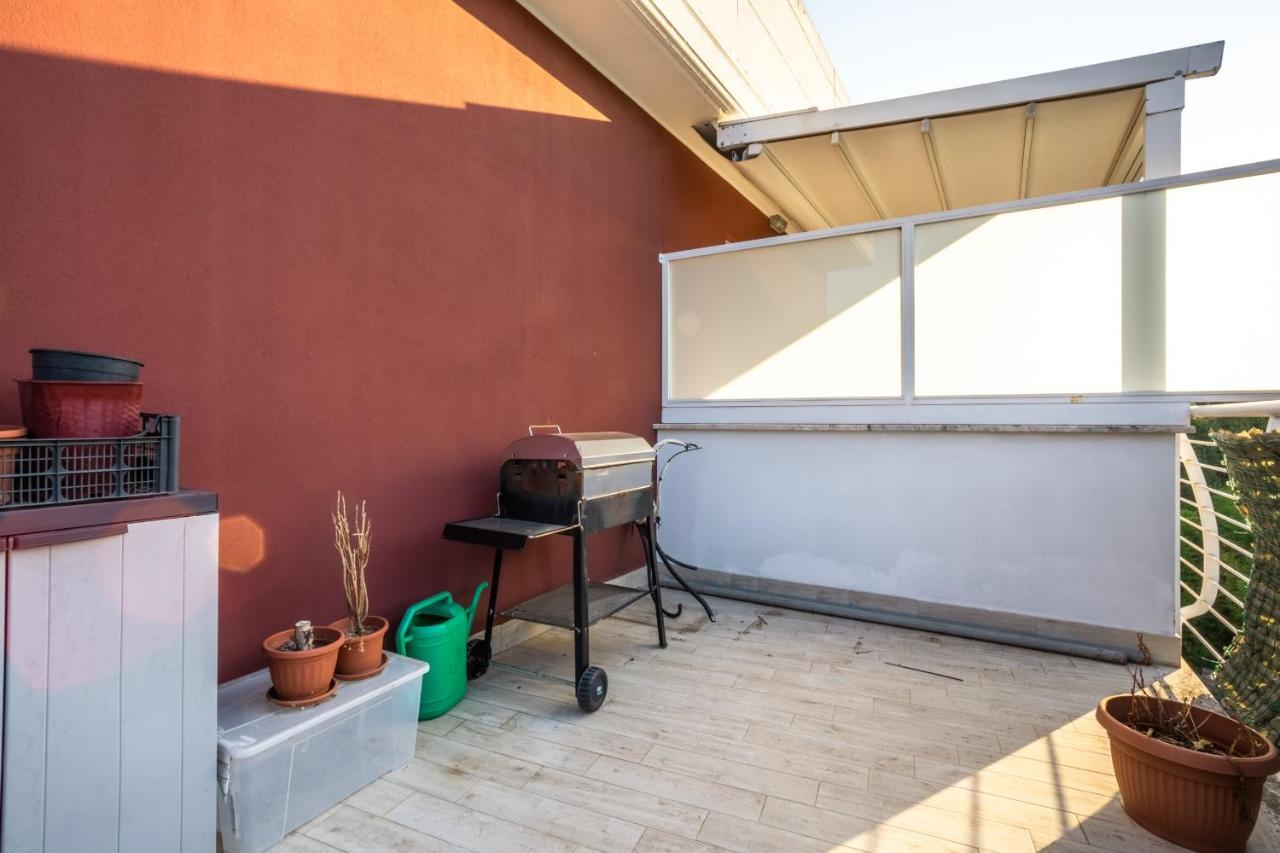 Urban Retreat -Private Parking+Terrace Lejlighed Rom Eksteriør billede